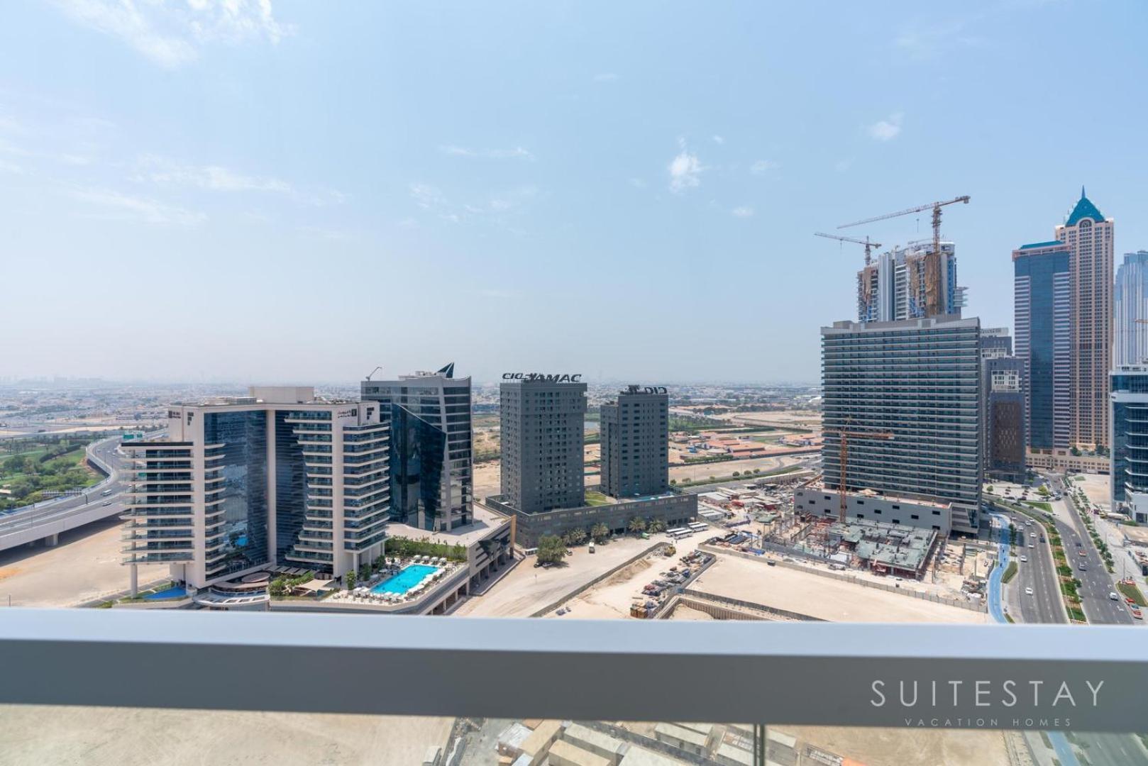 Centre Prime With Pool And Gym Access Dubai