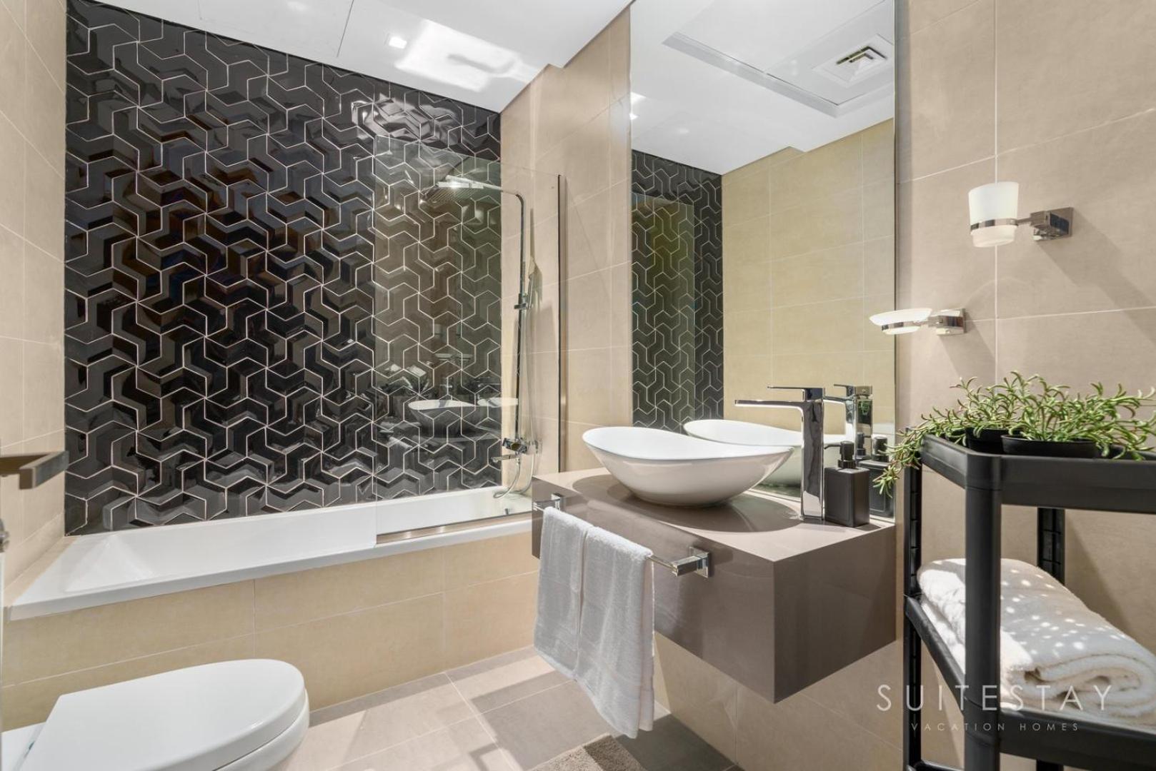 Centre Prime With Pool And Gym Access *