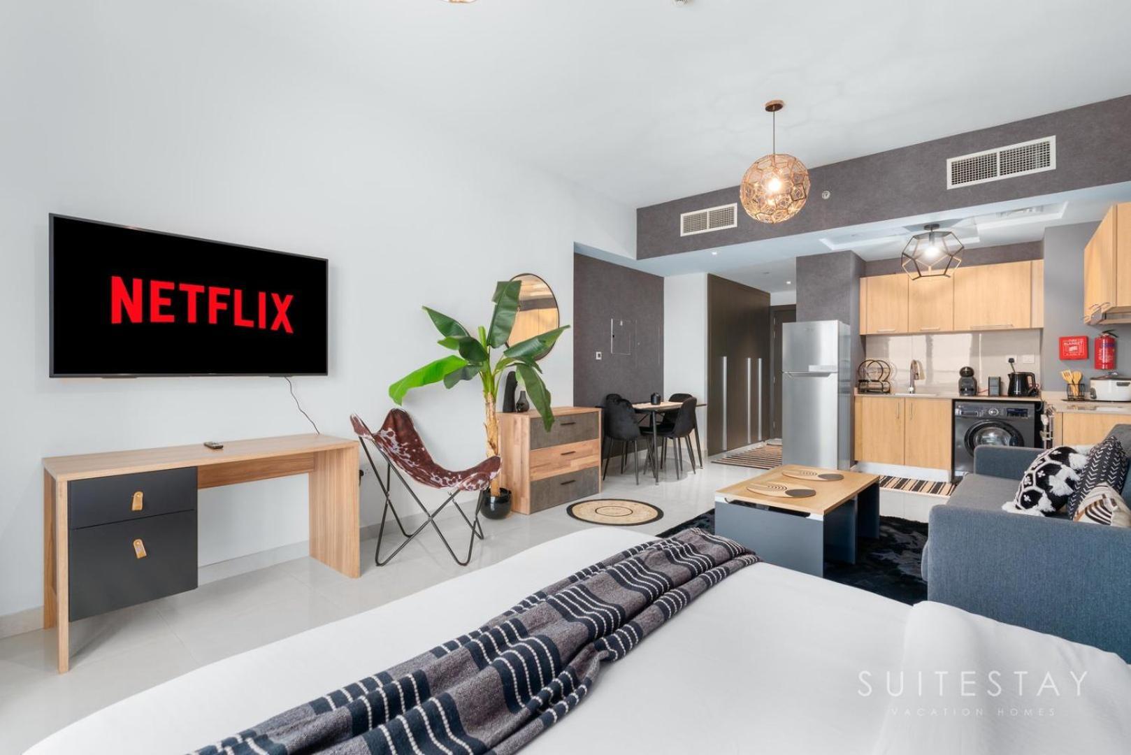 Apartment Centre Prime With Pool And Gym Access *