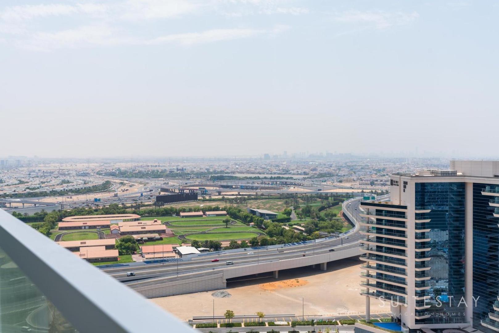 Apartment Centre Prime With Pool And Gym Access Dubai
